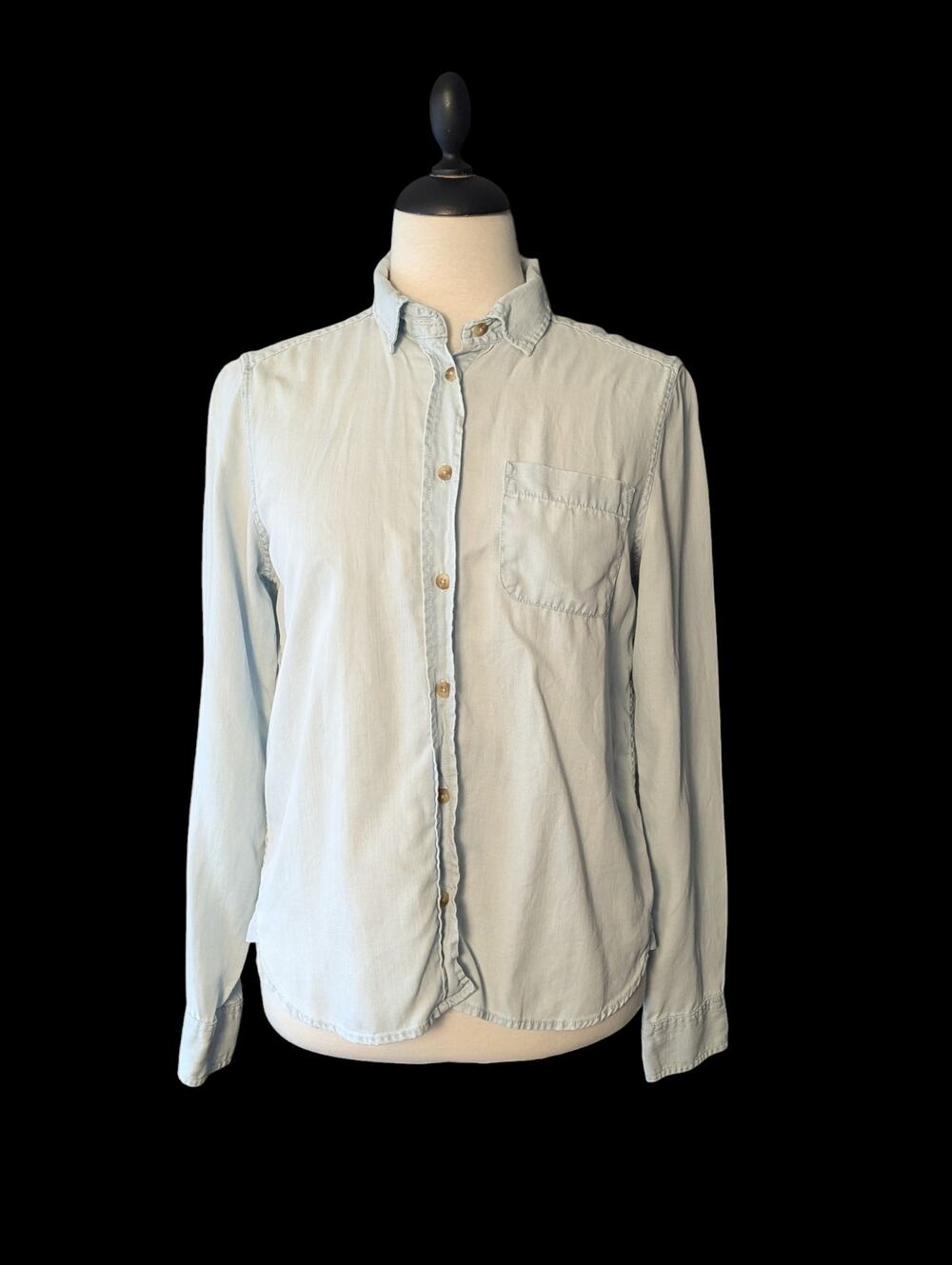 American Eagle Women's Small Light Wash Denim Button Up Shirt Single Pocket